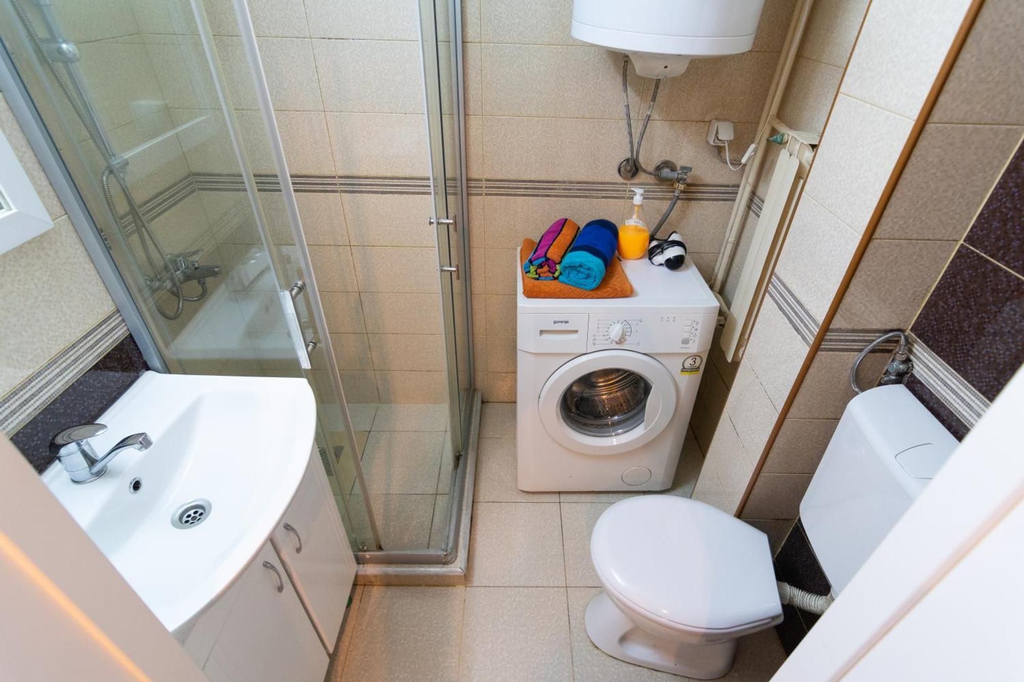 • Skopje Downtown ǀ 2 Bedrooms ǀ Parking • Bagian luar foto